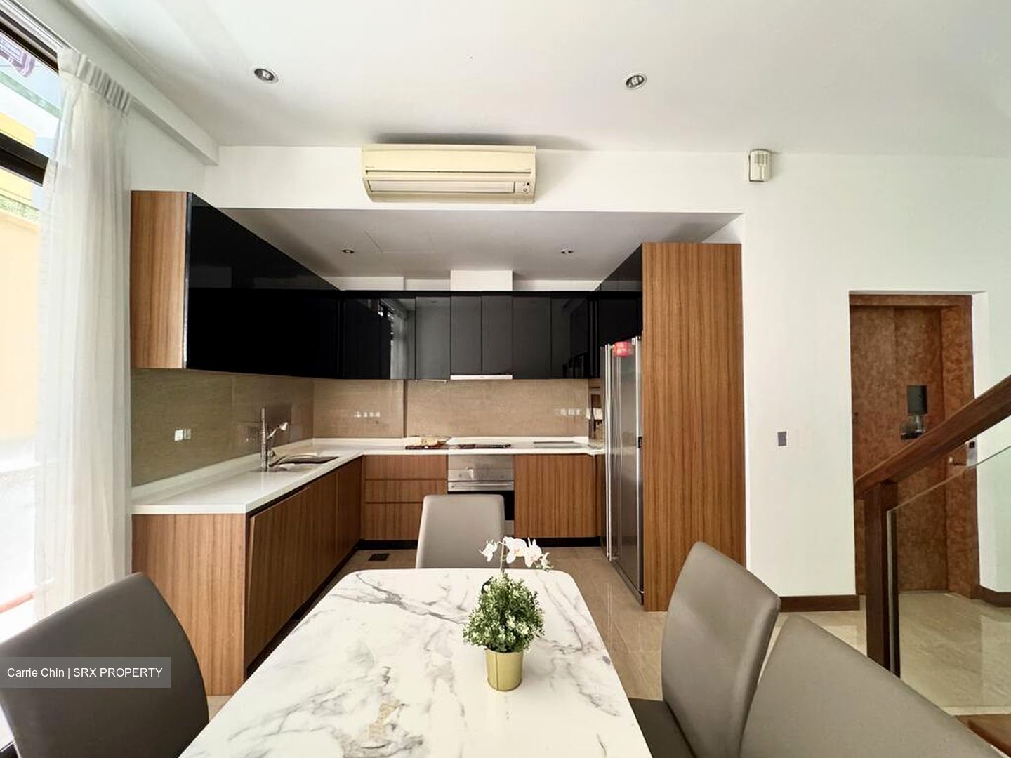 Holland Link (D10), Terrace #498181451